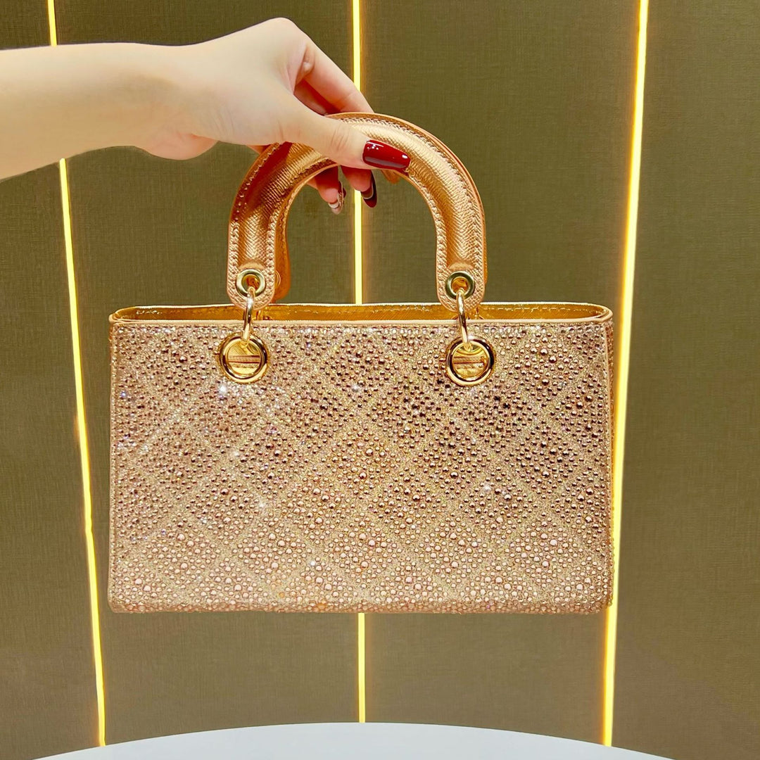 Elegante Handtasche mit Strassverzierung
