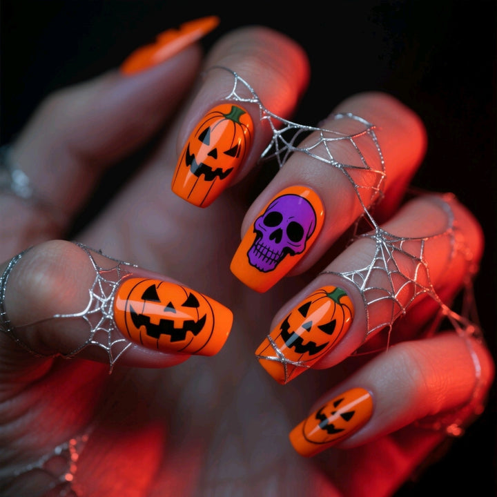 Kunstnägel Im Kreativen Halloween-Motiv Karnz