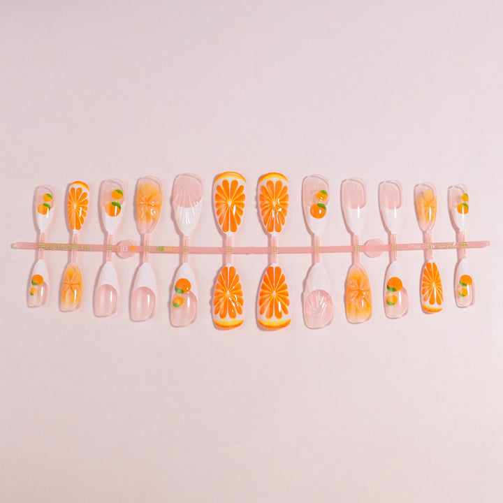 Premium Press-On Nail Set mit dekorativen Akzenten Karnz