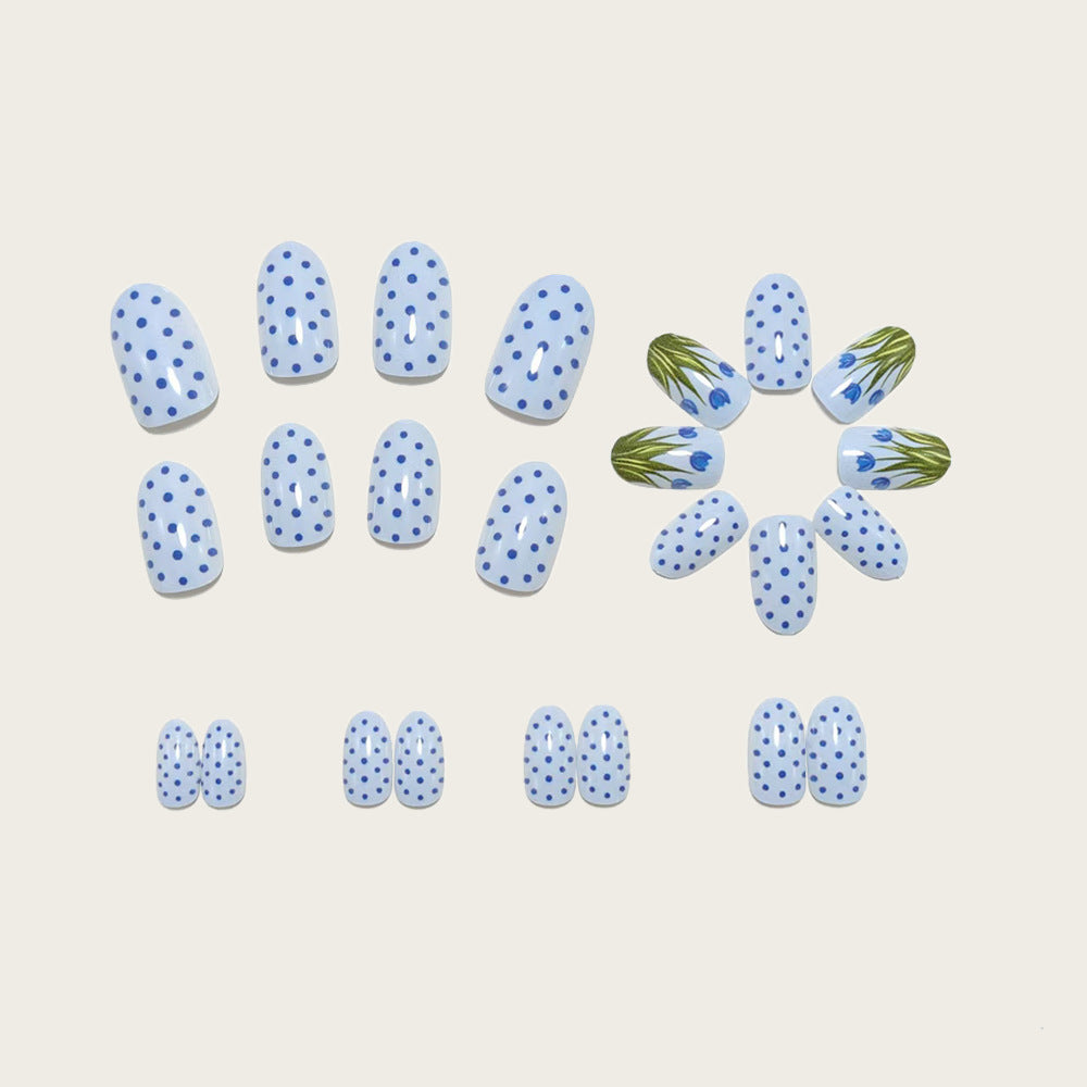Kreative Nagelkunst mit Floralen und Geometrischen Mustern Karnz