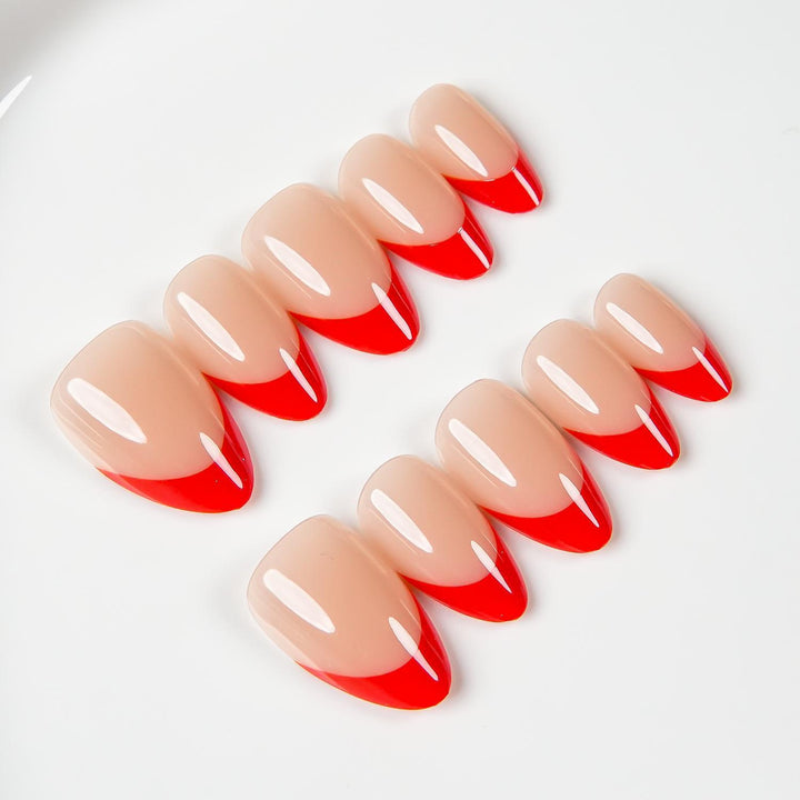 Stylische Stiletto Press-On Nägel mit Ombre-Spitzen-Design
