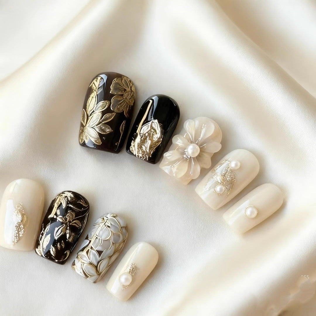 3D Floral Press-On Nagelkunstset mit elegant gestalteten Designs