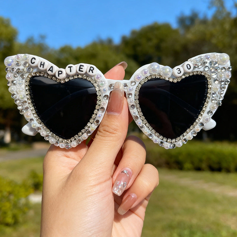 Herzförmige mit Perlen verzierte Sonnenbrille Karnz
