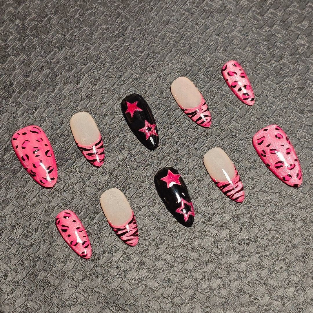 Glamouröse Gel-Nagelkunstverlängerungen Karnz