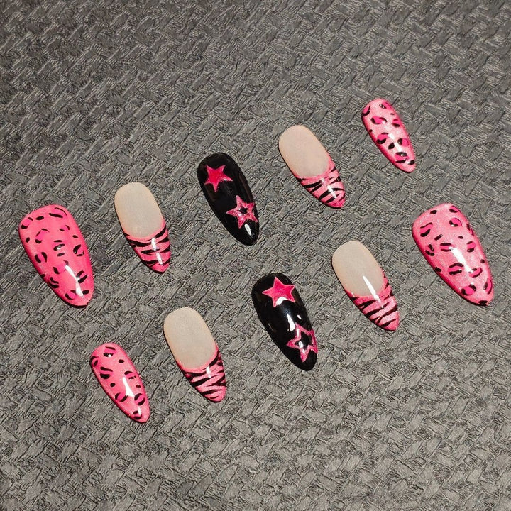 Glamouröse Gel-Nagelkunstverlängerungen Karnz
