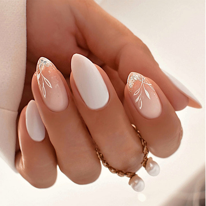 Luxuriöses Faux Finish Press-On Nagelset mit elegantem Blumenmuster Karnz