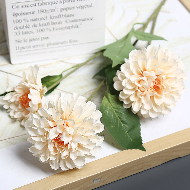 Lebensechter dekorativer Blumenstiel