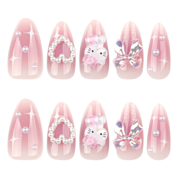 Künstliche Nagelkunst mit verspielten Designs und 3D-Elementen Karnz