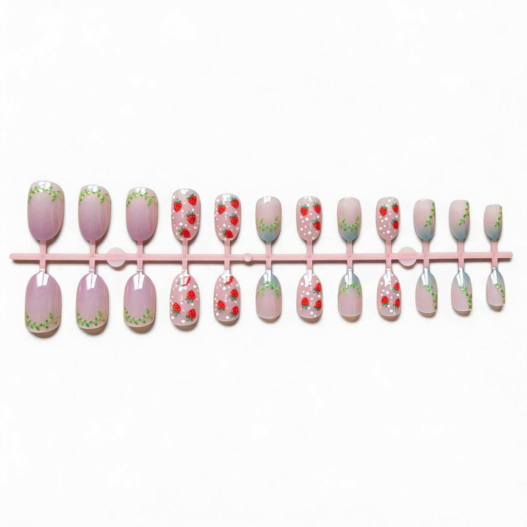 Künstlerische Erdbeer-Themen-Nagelkunst