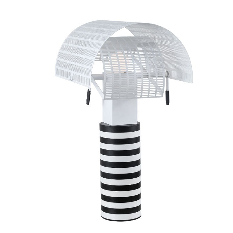 Moderne dekorative Tischlampe mit gestreiftem Fuß