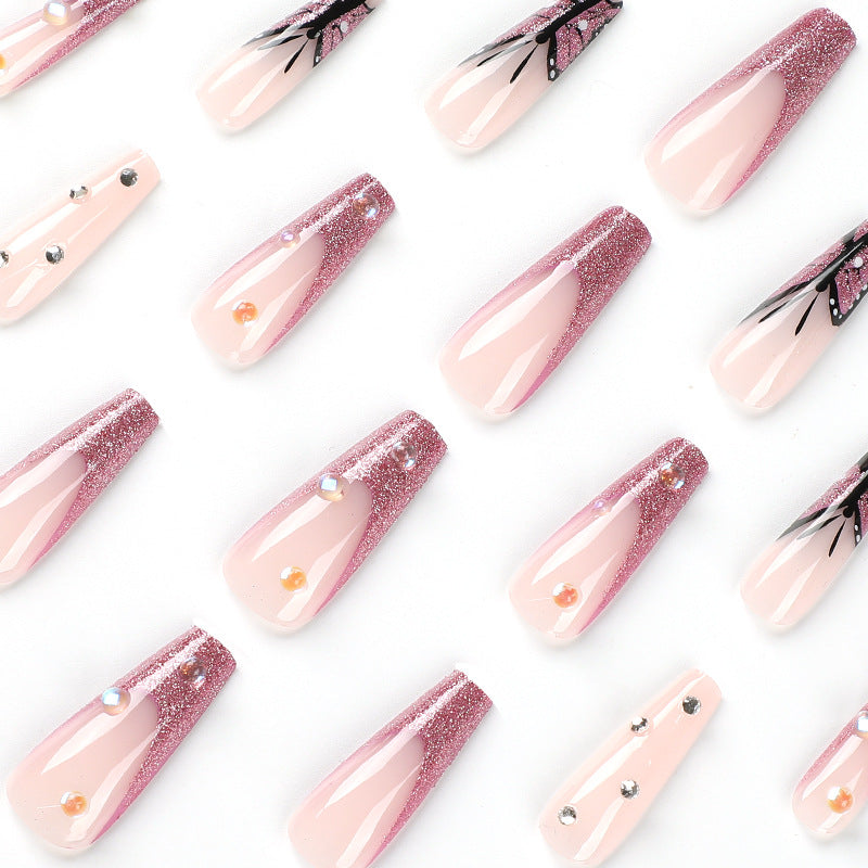 Kunstvolle Stiletto-Nägel mit floralen und glitzernden Akzenten Karnz