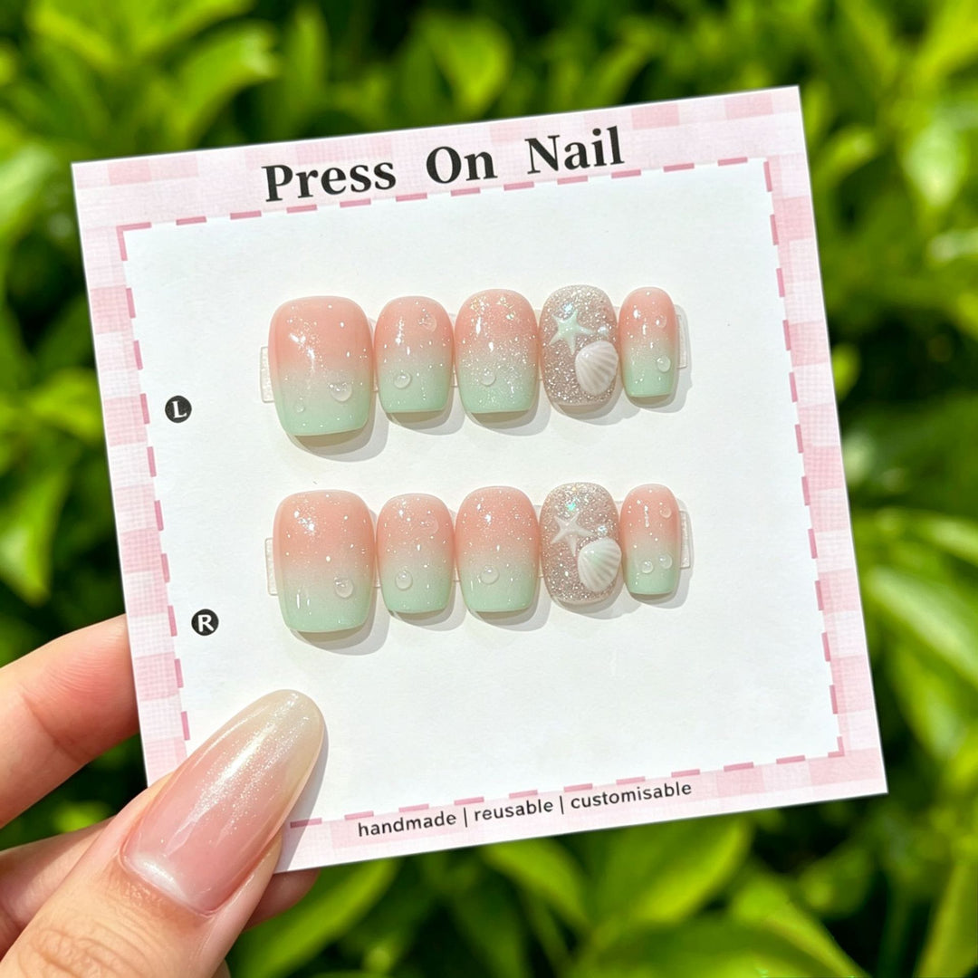 Künstlerisches Press-On-Nagel-Set mit floralen und grafischen Designs