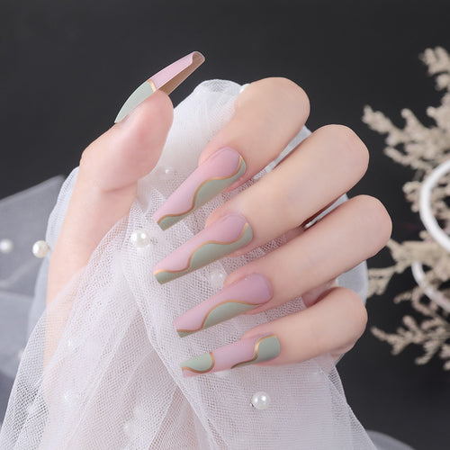 Lange elegante Press-On-Nagel-Set mit Wellen-Design Karnz