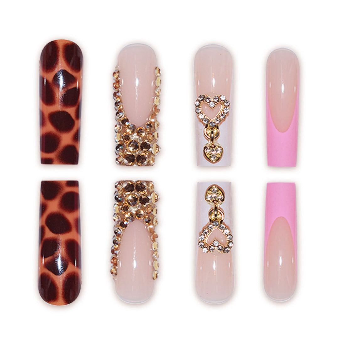 Luxuriöse Designer Press-On Nagelverzierungen Karnz