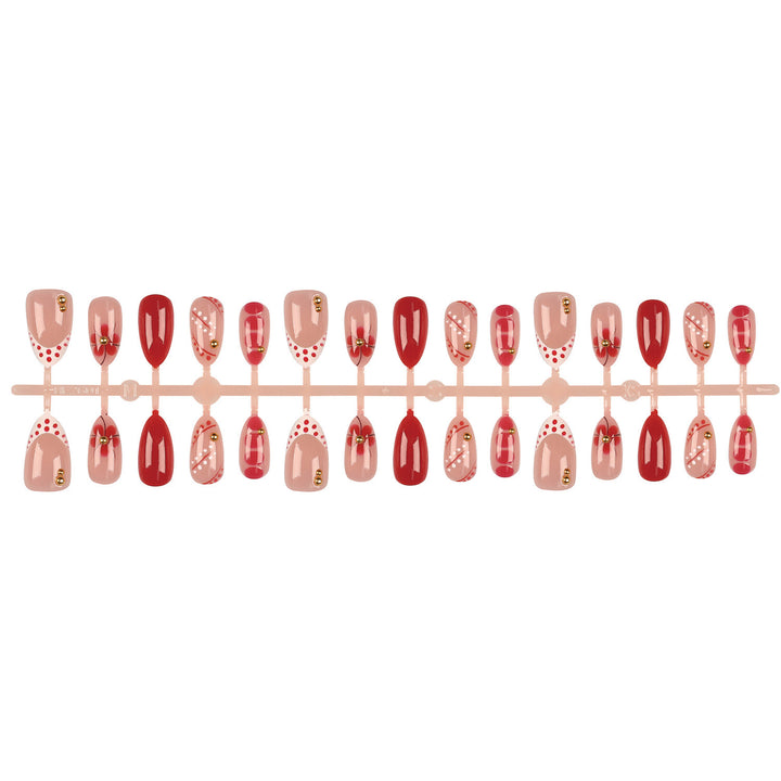 Künstlerisches Press-On Nail Set mit dekorativen Akzenten