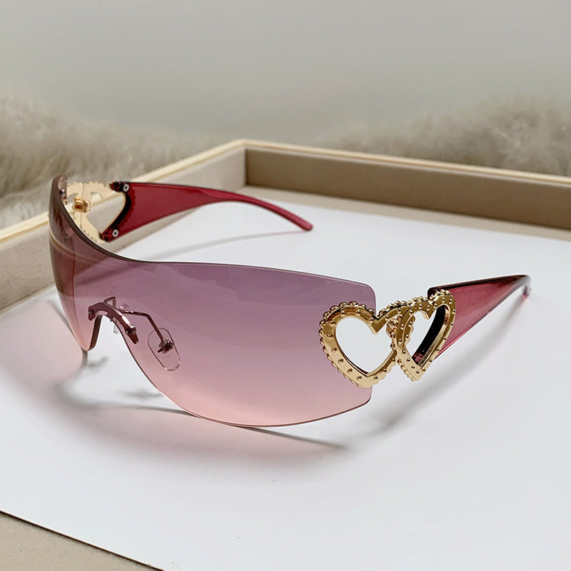 Damen Designer-Sonnenbrille mit luxuriösem Herz-Akzent Karnz