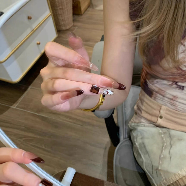 Künstlerische Designer-Nagelverlängerungen