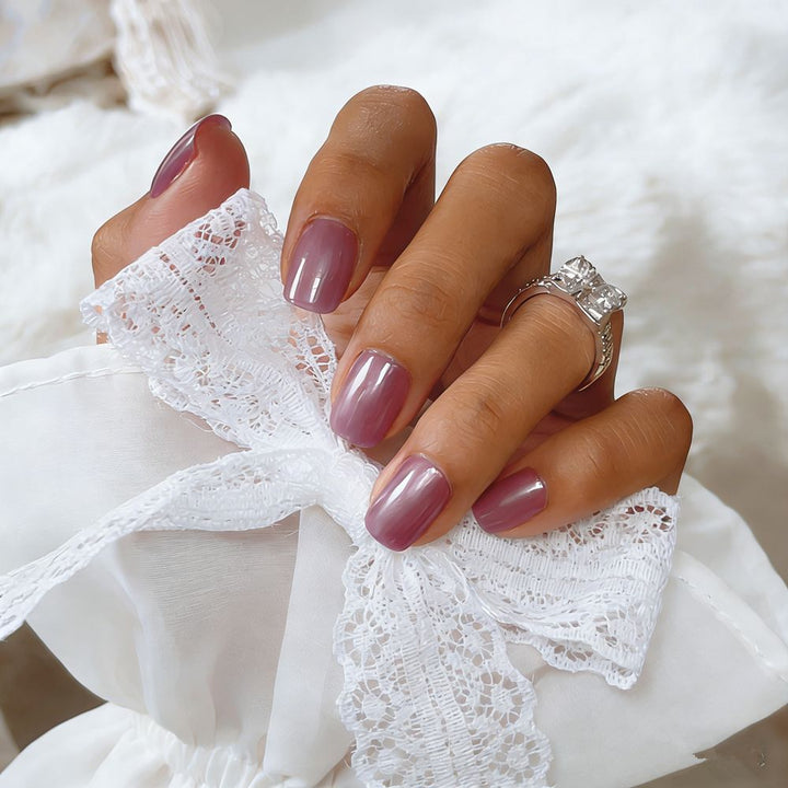 Glänzende Press-On-Nageltips mit elegantem Finish