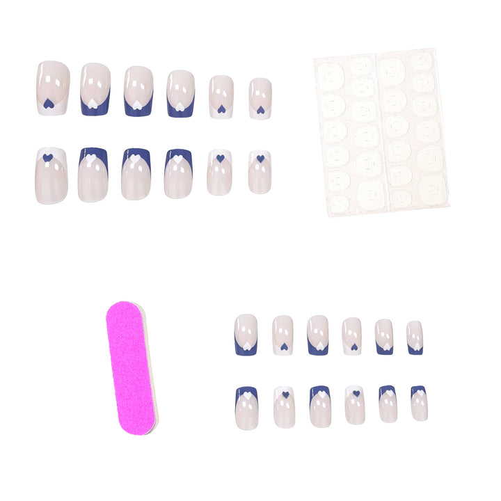 Künstlerisches Herzdesign Nagelverzierungen Karnz