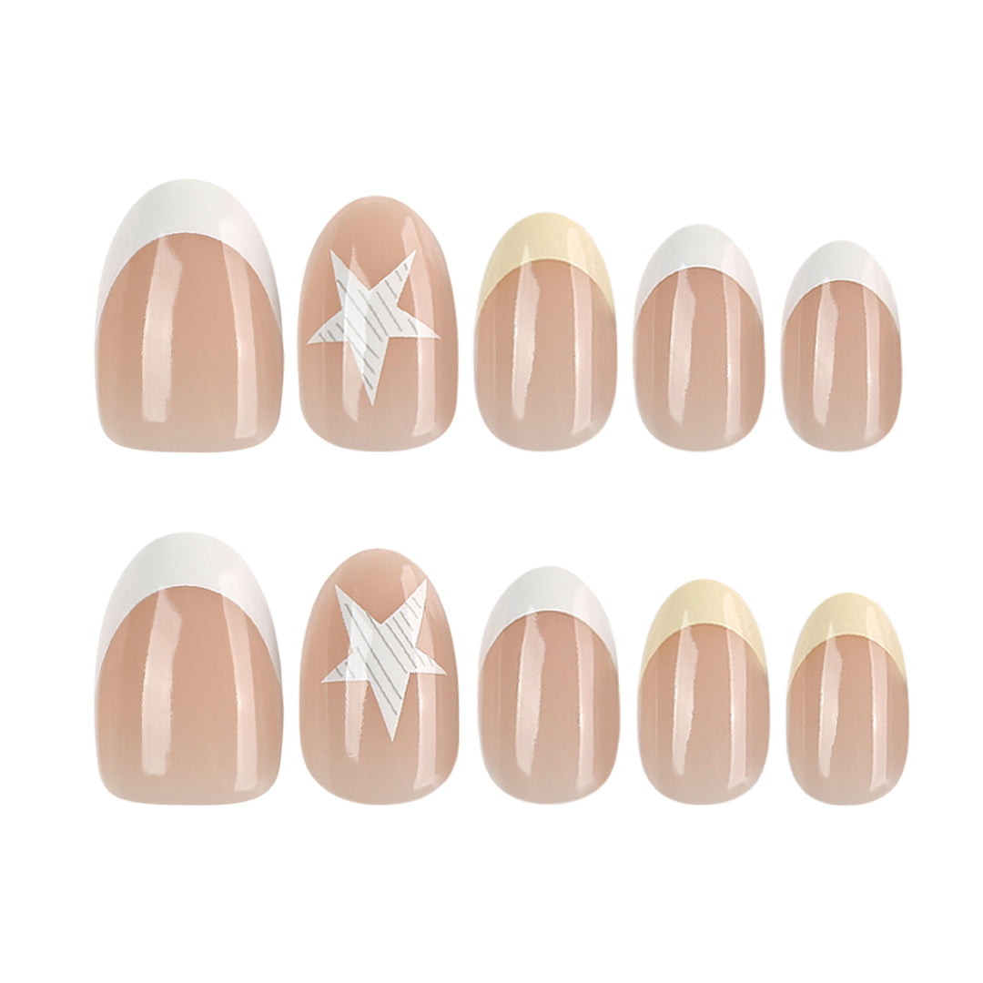 Elegante Kunstnägel mit klassischem French-Tip und detailreichem Sternenmotiv Karnz