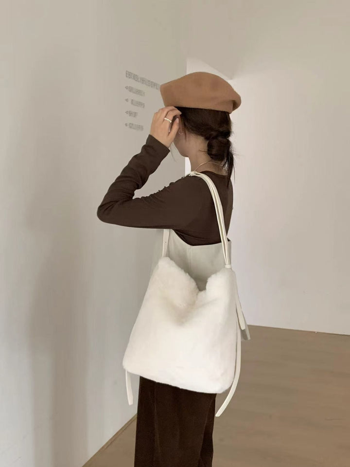 Zeitgenössische Kunstpelz-Handtasche