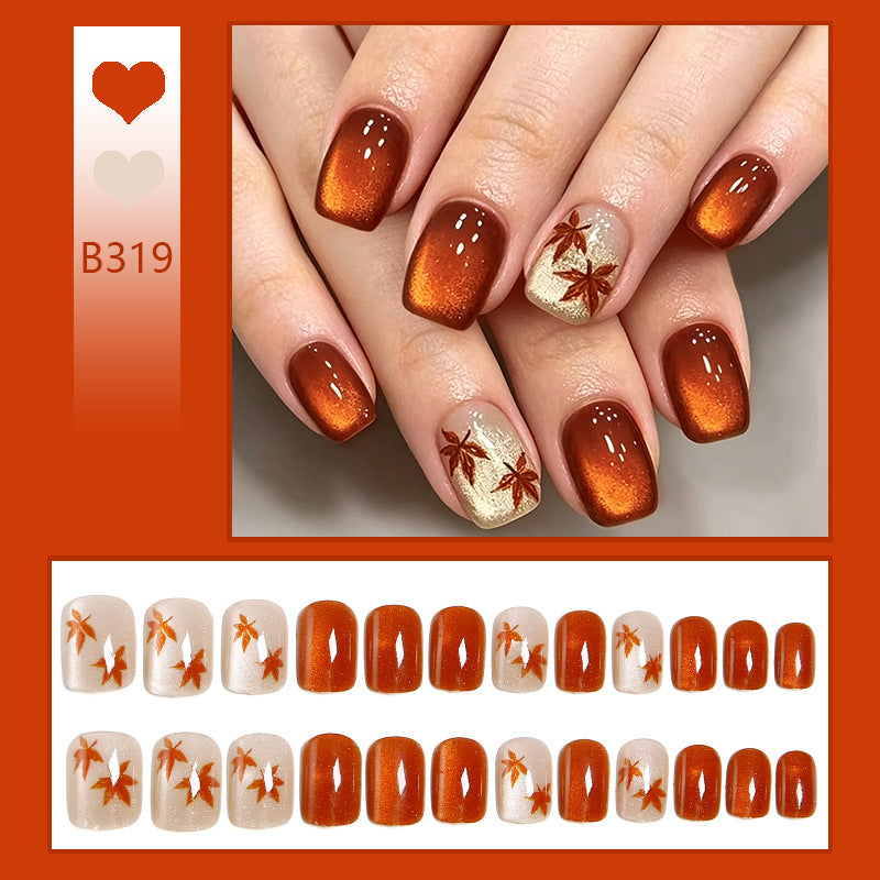 Kunstnägel mit glamourösem Ombre-Design und herbstlichen Blattanwendungen Karnz