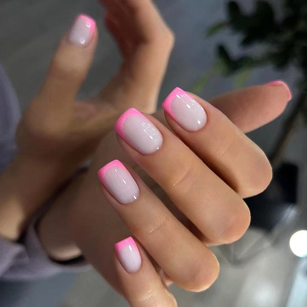 Kunstnagelset mit luxuriösem französischen Design und kreativen Neon-Akzenten Karnz