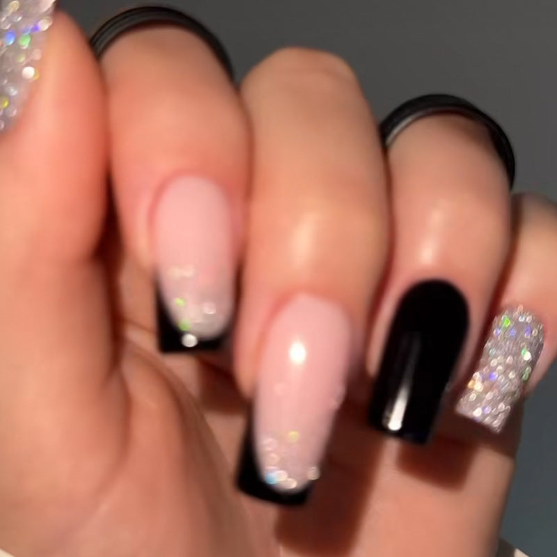 Elegante Stiletto Press-On Nagelkunst mit Strass-Akzenten Karnz
