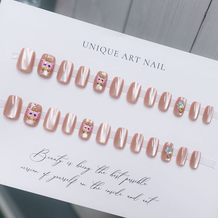 Künstlerisches Press-On-Nagelset mit individuellen Designs