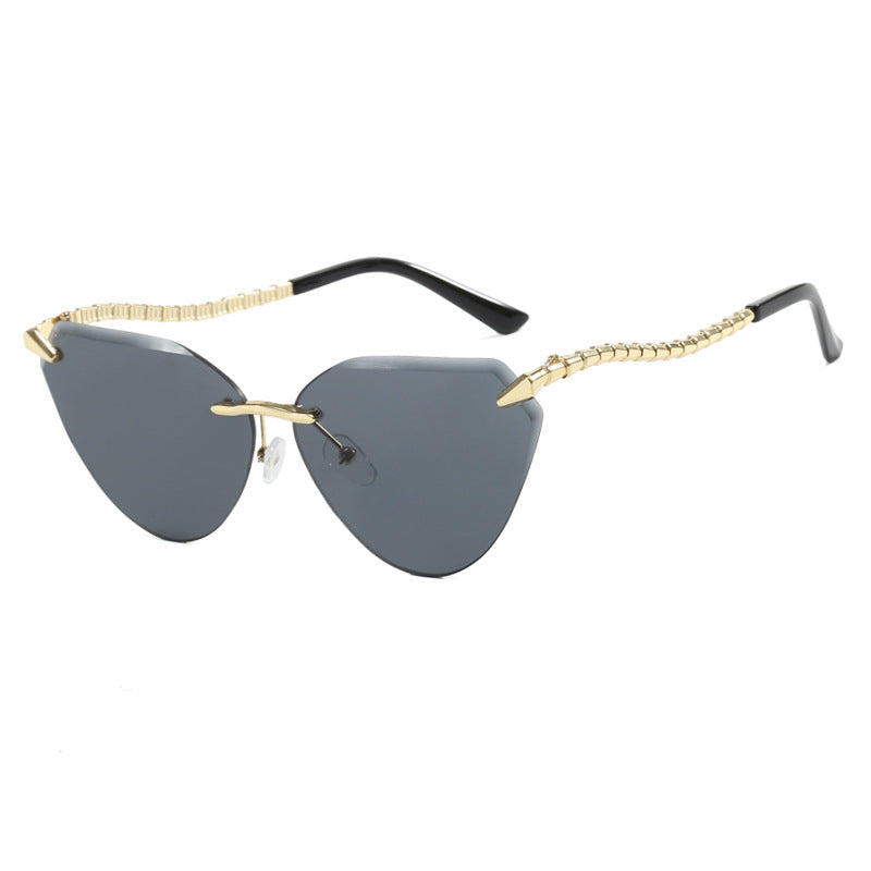 Damen Cat-Eye Sonnenbrille mit einzigartigem goldenen Rahmendesign und schützenden Gläsern Karnz