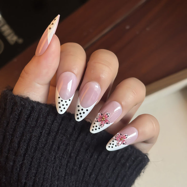 Dekorativer Floral-Akzent Press-On Nagelset Karnz