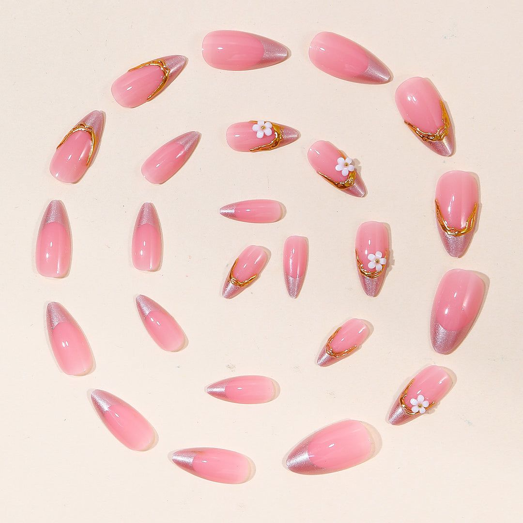 Elegante dekorative Nagelkunst Karnz