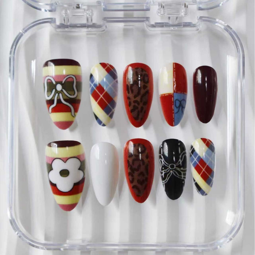 Künstlerische Nagelkunst Karnz