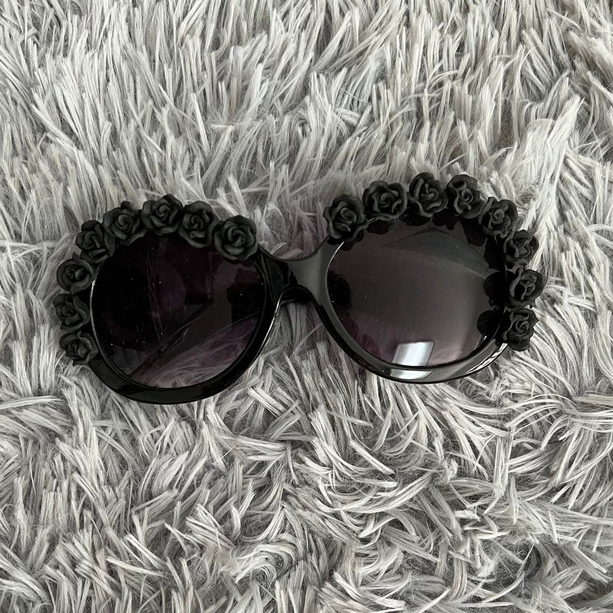 Damen Sonnenbrille mit floralen Akzenten Karnz