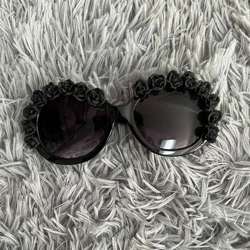 Damen Sonnenbrille mit floralen Akzenten Karnz