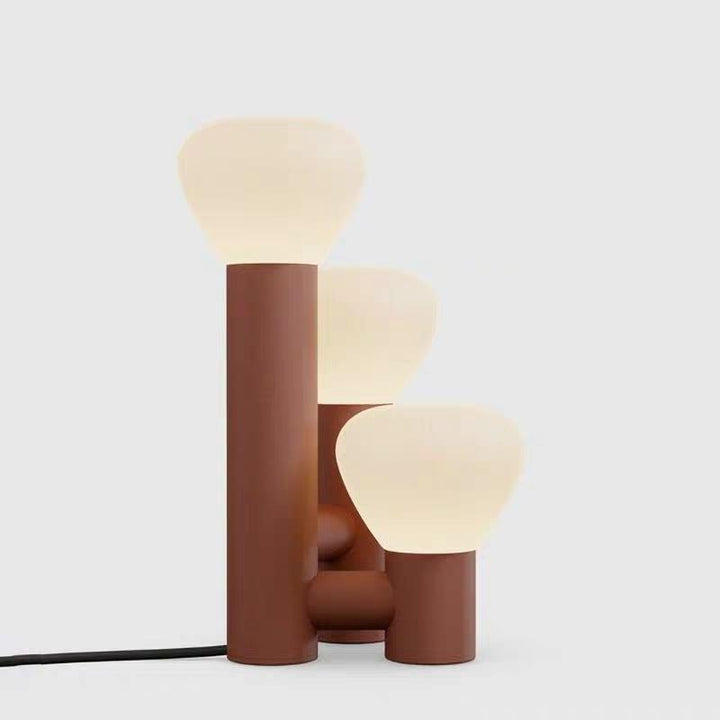 Moderne Stehlampe mit Dreibein