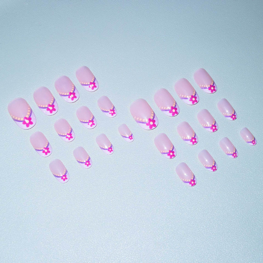 Künstlerische Blumenspitzen Nagelkunst