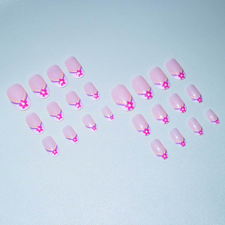 Künstlerische Blumenspitzen Nagelkunst