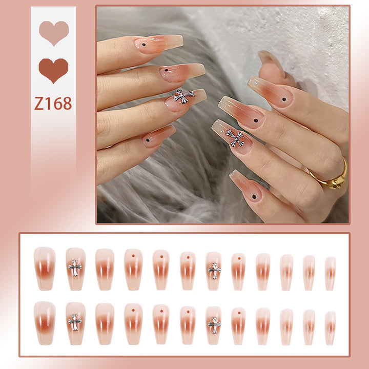 Kunstnagelset mit Glamourösen 3D-Verzierungen Karnz