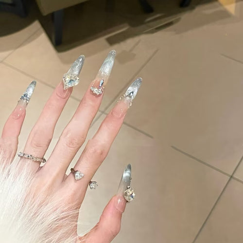 Elegante mit Kristallen akzentuierte Press-On Nagelverlängerungen Karnz