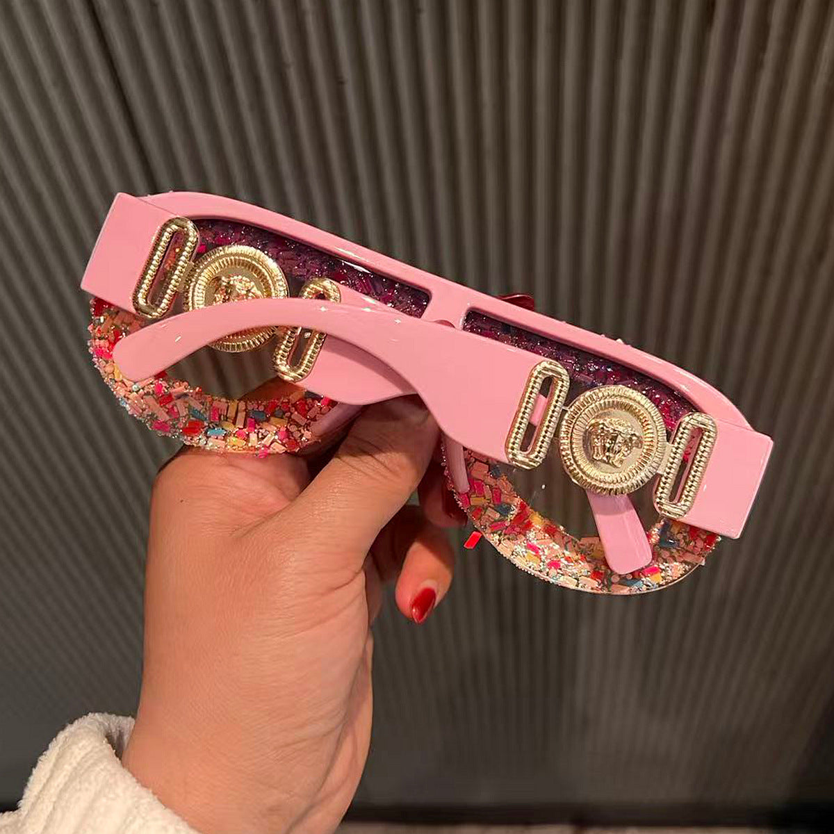 Damen trendige Sonnenbrille mit kreativem Zuckerguss-Design Karnz