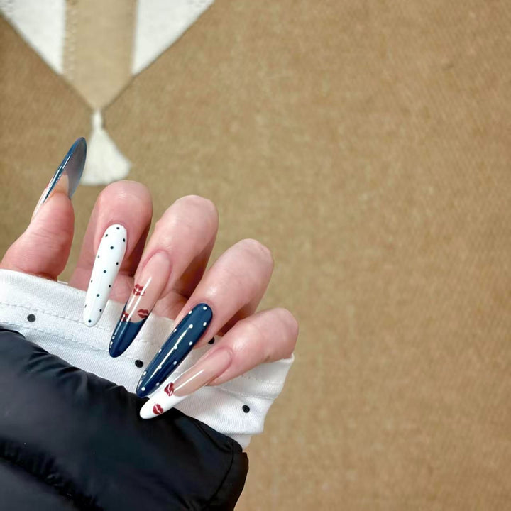 Dekorative Lange Stiletto Nagelverzierungen