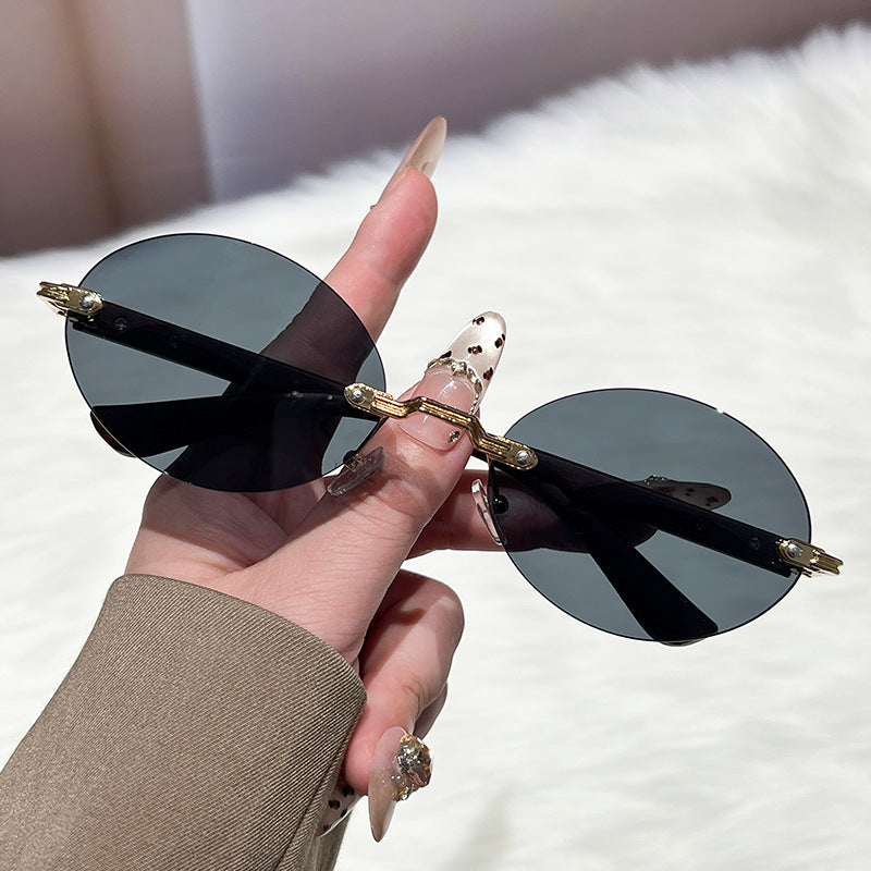 Damen modische und elegante Sonnenbrille mit ovalem Design Karnz
