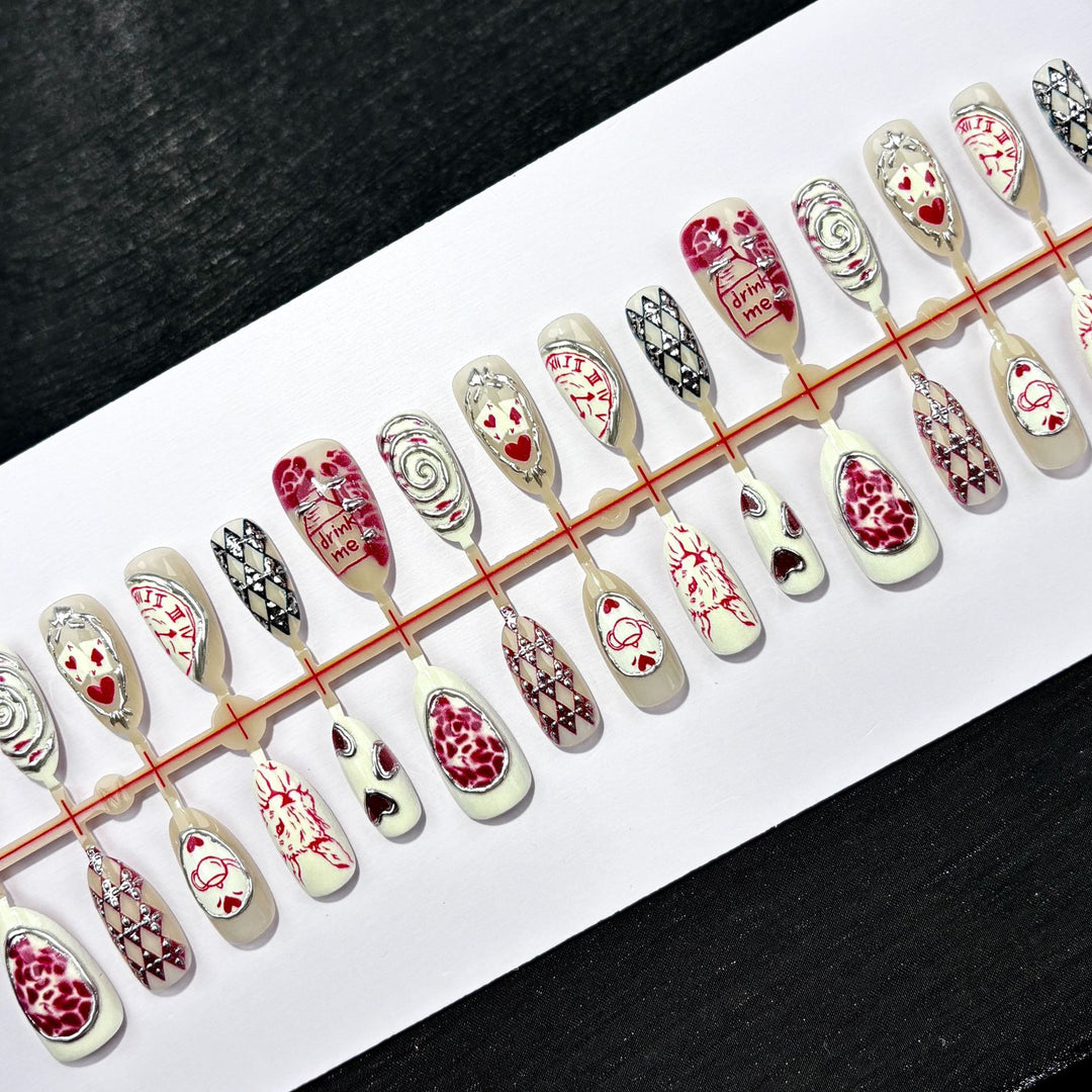 Künstlerisches fantasievolles Press-On-Nagelset