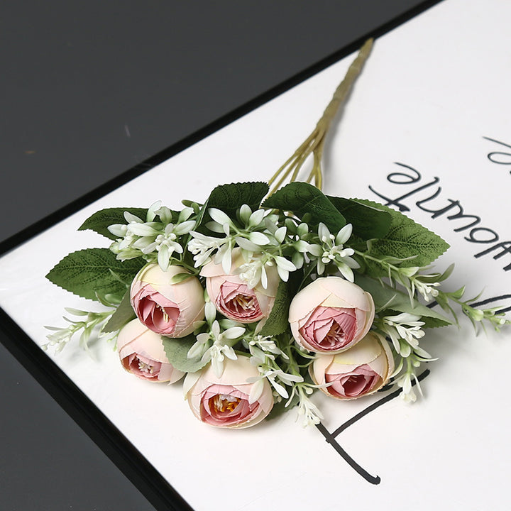 Dekorative Blumenarrangement für die Innendekoration