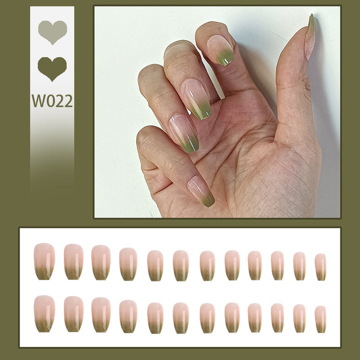 Kunstvolle Nagelspitzen mit Ombre-Effekt Karnz