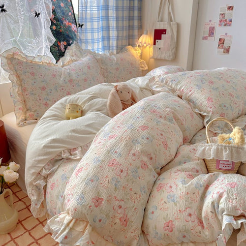 Blumenverziertes Steppbett-Set