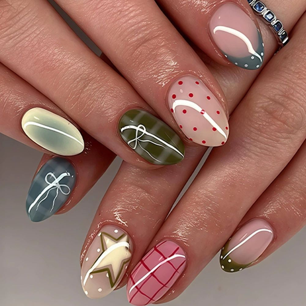Festliche dekorative Nagelkunst Karnz