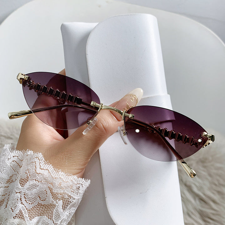 Modische Katzenaugensonnenbrille mit dekorativem Rahmen
