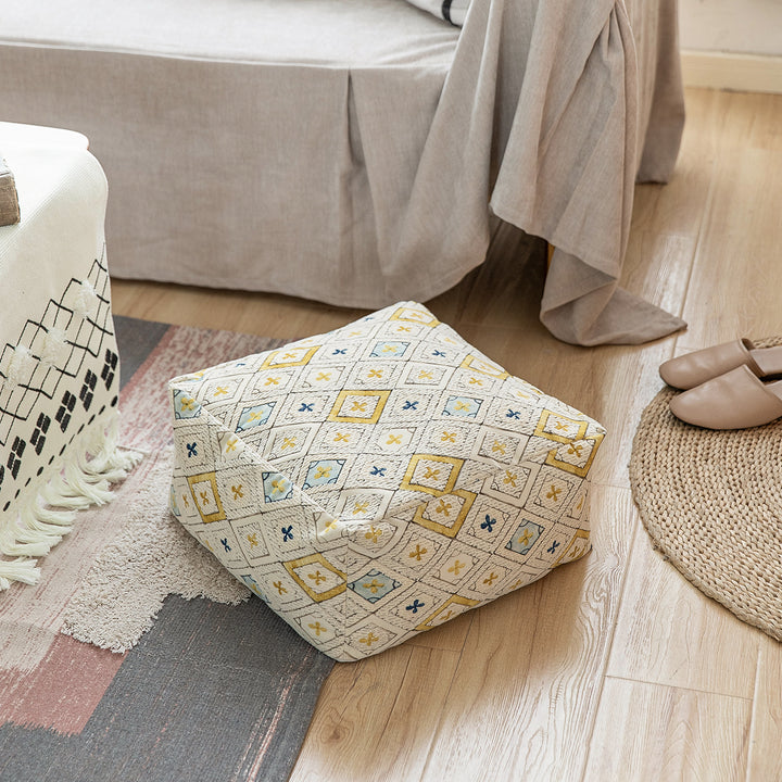 Sitzpouf aus gewebtem Baumwollmix mit gestepptem Diamant-Relief Karnz